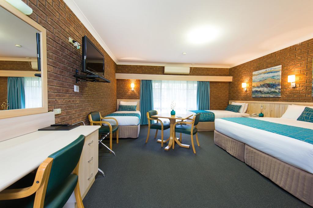 Howlong Golf Resort Motel 4*