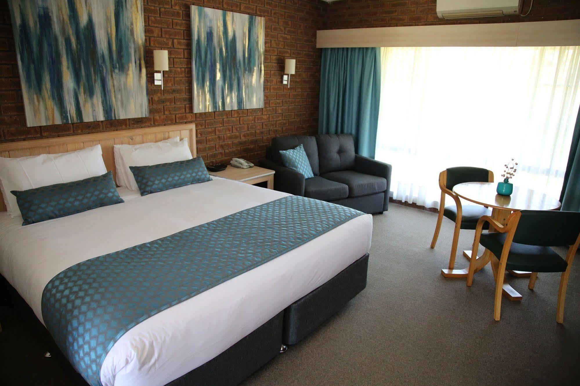 Howlong Golf Resort Motel 4*
