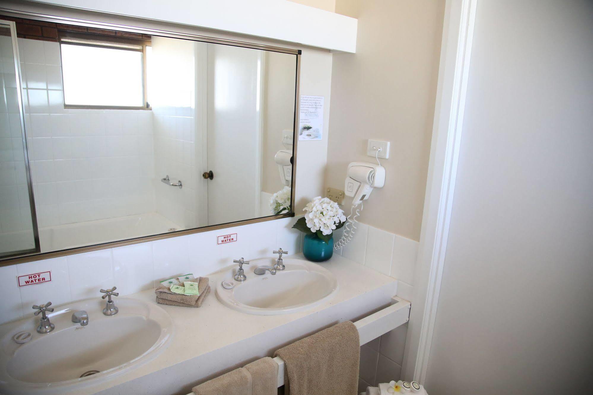 Howlong Golf Resort Motel 4*
