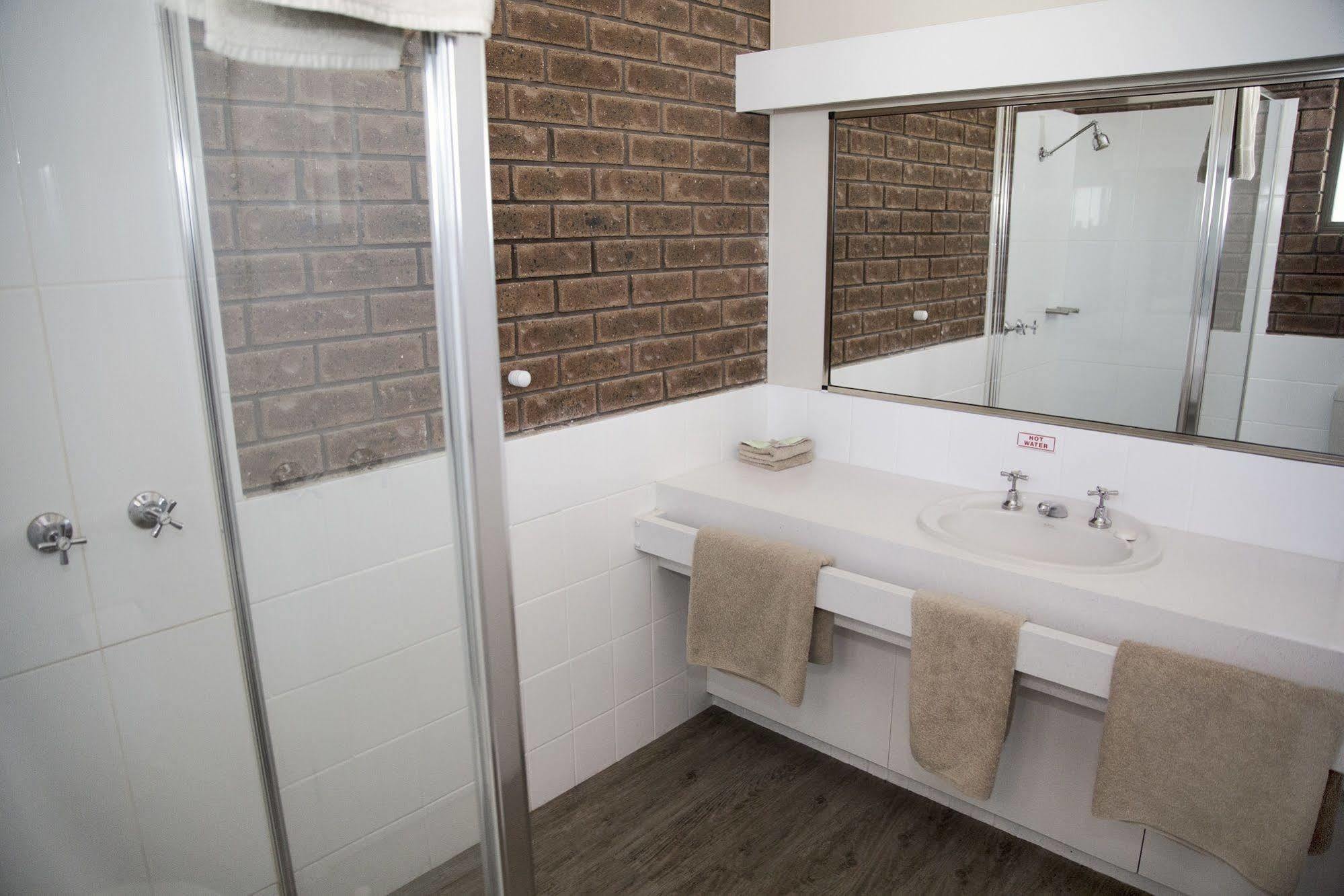 Howlong Golf Resort Motel 4*