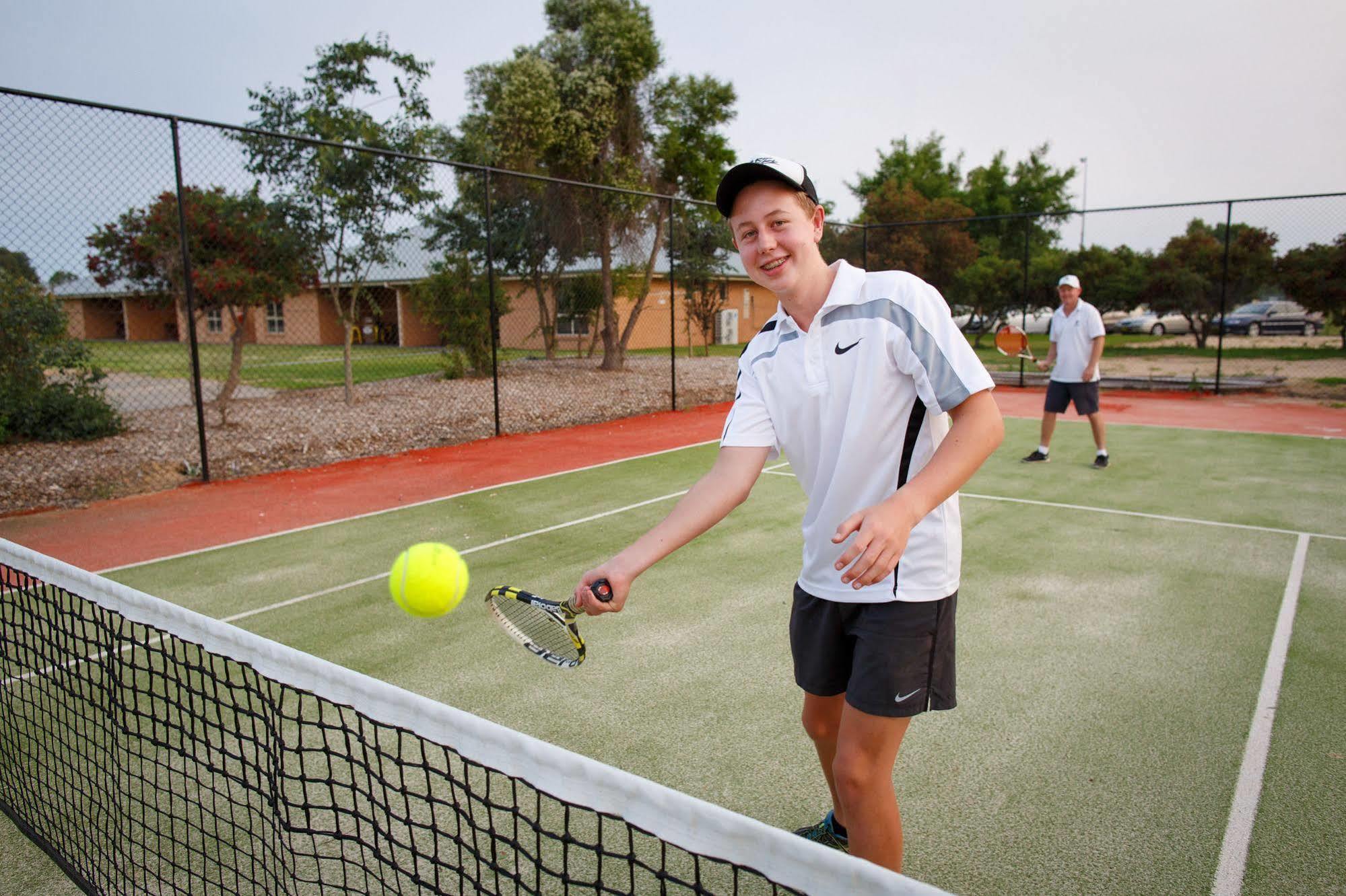 Howlong Golf Resort Motel 4*